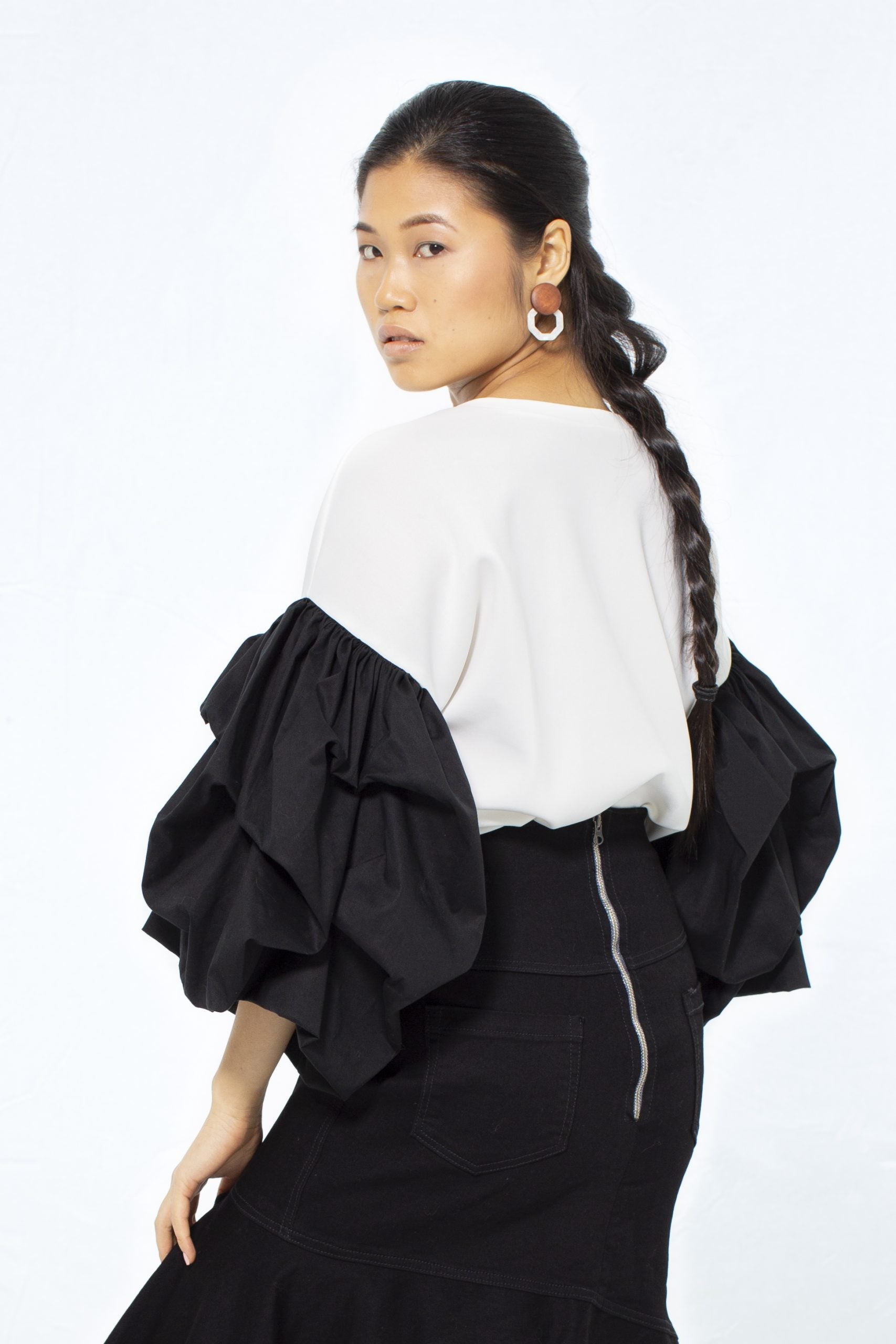 Andrea Volume Sleeve White Black Tshirt